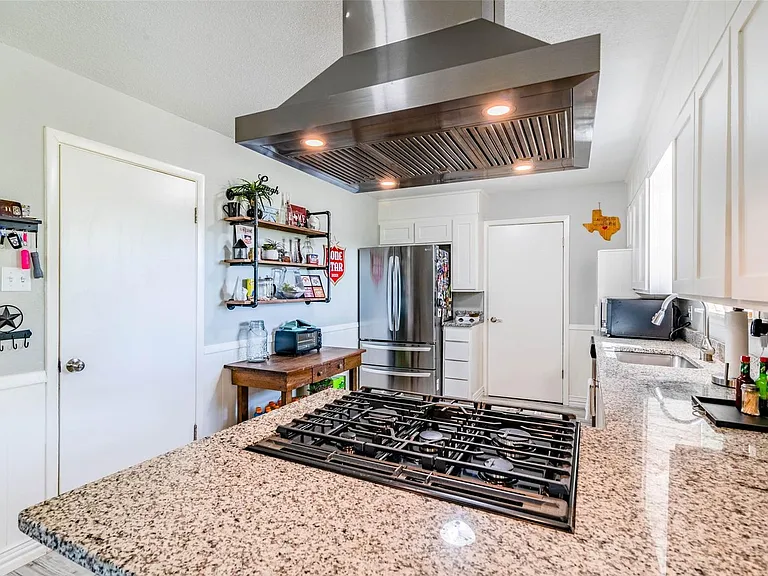 204 Ross Ave — Photo 11