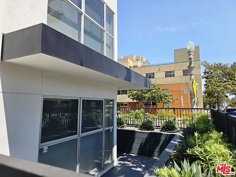 1617 Broadway #B — Photo 11
