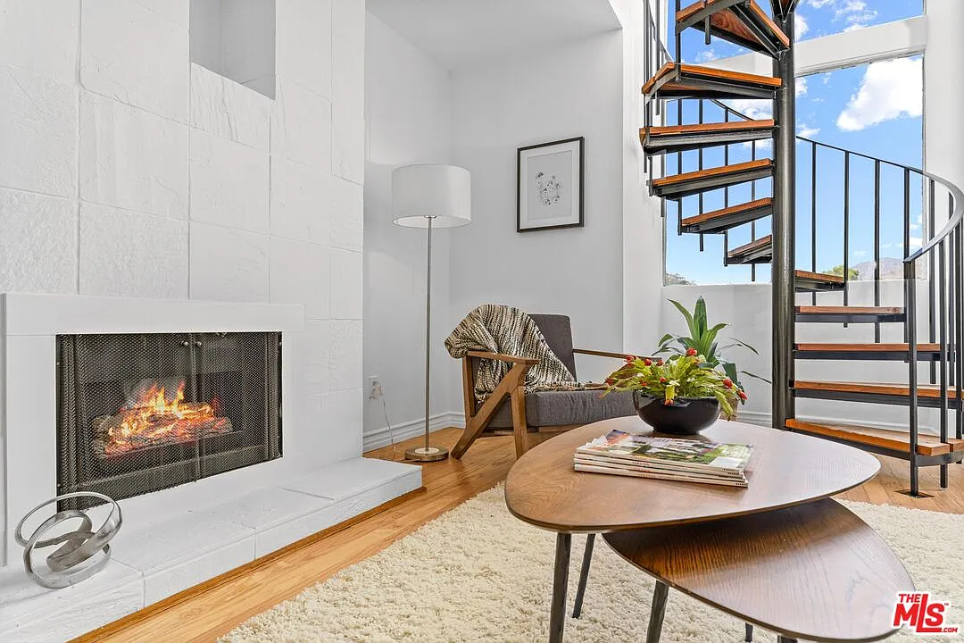 2 bed, 1295 sqft, $4,295 — Photo 1