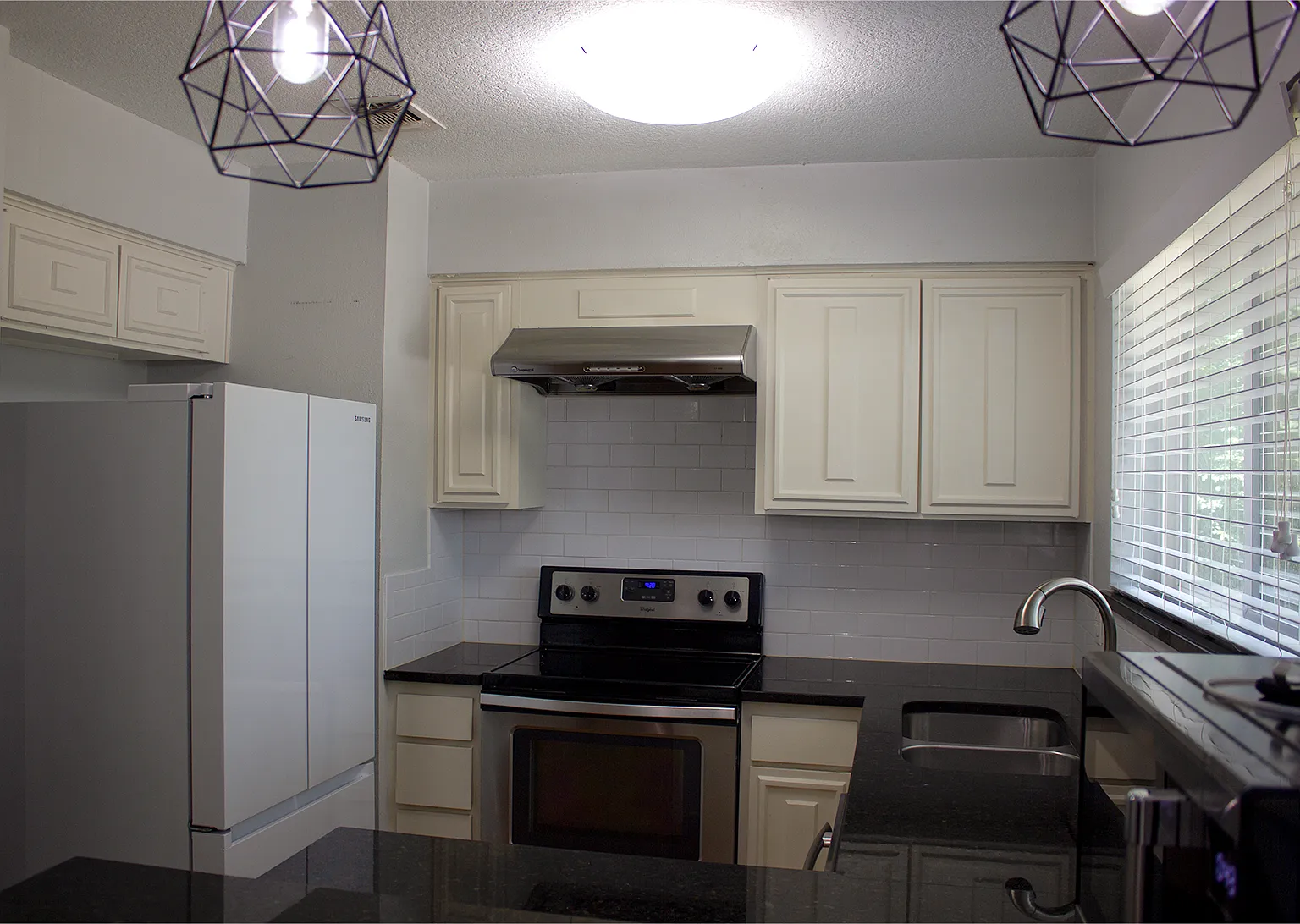 3 bed, 1323 sqft, $2,100 — Photo 3