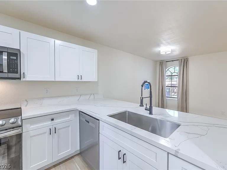 1800 Edmond St #122 — Photo 11