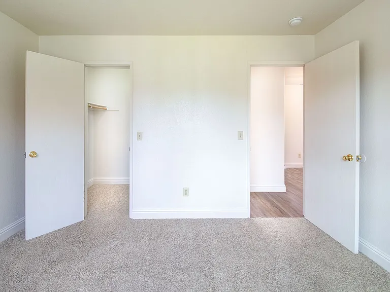 Peppertree Apartments — Photo 10