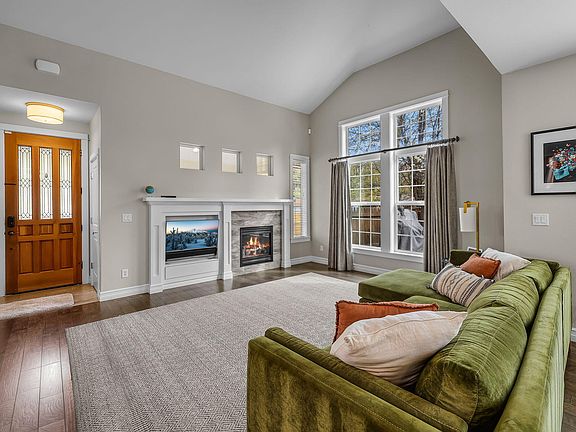 3rd image of 61477 Cultus Lake Ct