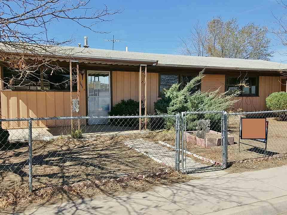 1st image of 1425 Willow Dr