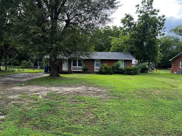 402 Windemere Dr, Fayetteville, NC 28314