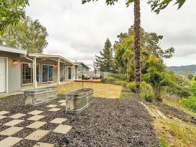 717 Pebble Dr — Photo 31