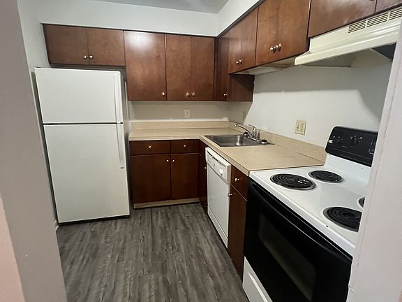 2nd image of 1879 Turner Blvd #1