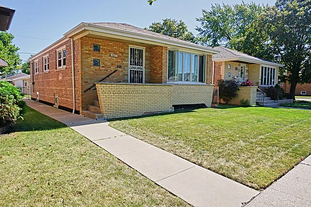 5755 S Mayfield Ave photo 1