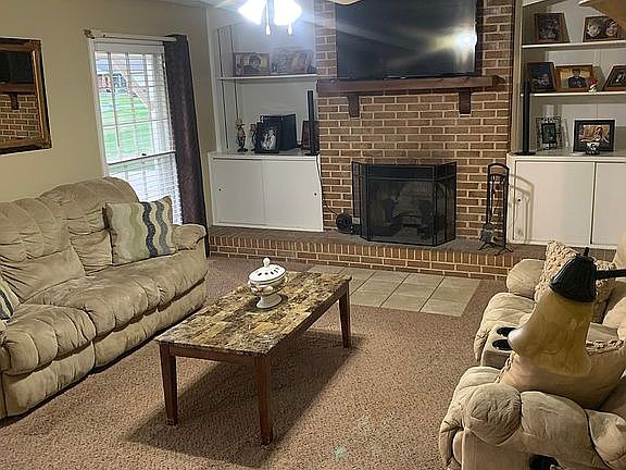 3rd image of 141 Linda Ln
