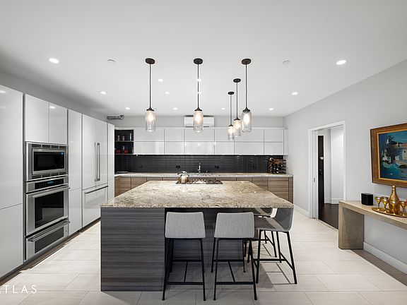 4th image of 360 W 36th St APT 6N