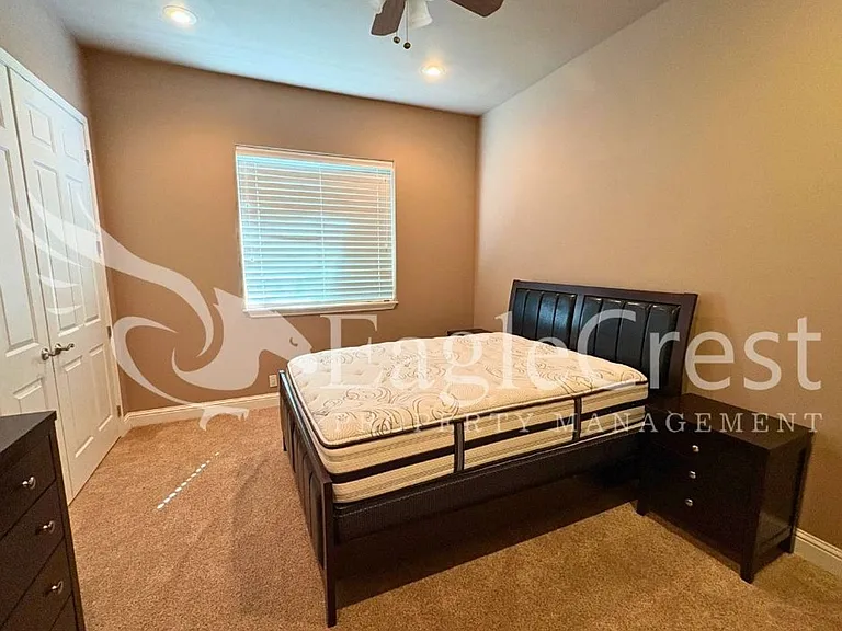 44 Vinehill Dr — Photo 36