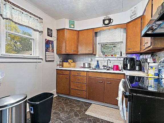 5th image of 25 E Chestnut Ave #72