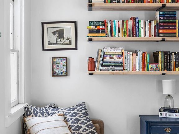 4th image of 3038 E Sullivan St