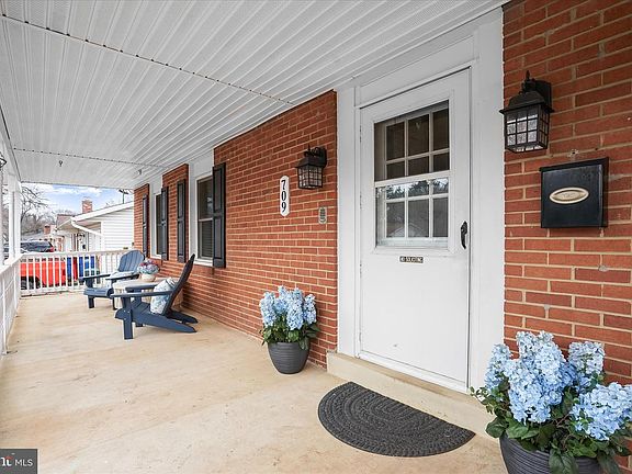 2nd image of 709 W Poplar Rd