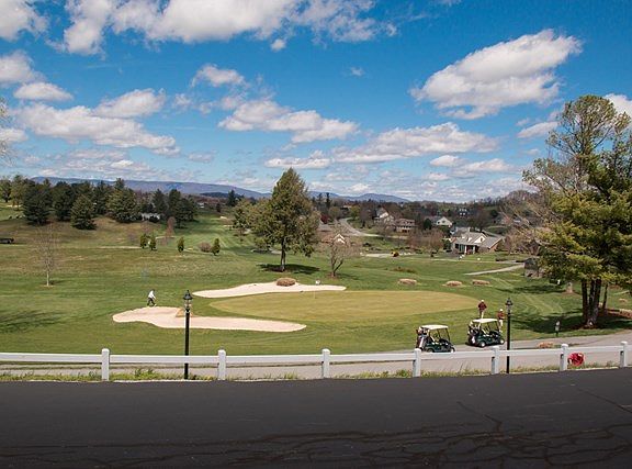 2nd image of 284 Clubhouse Dr