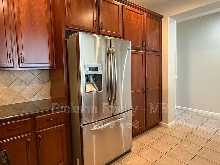 475 Dartmoor Ct — Photo 5