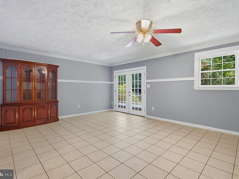 4915 Powell Rd — Photo 13