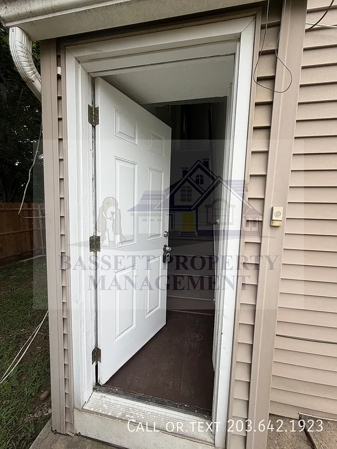 3 bed, 1.0 bath, 900 sqft, $1,695 — Photo 2