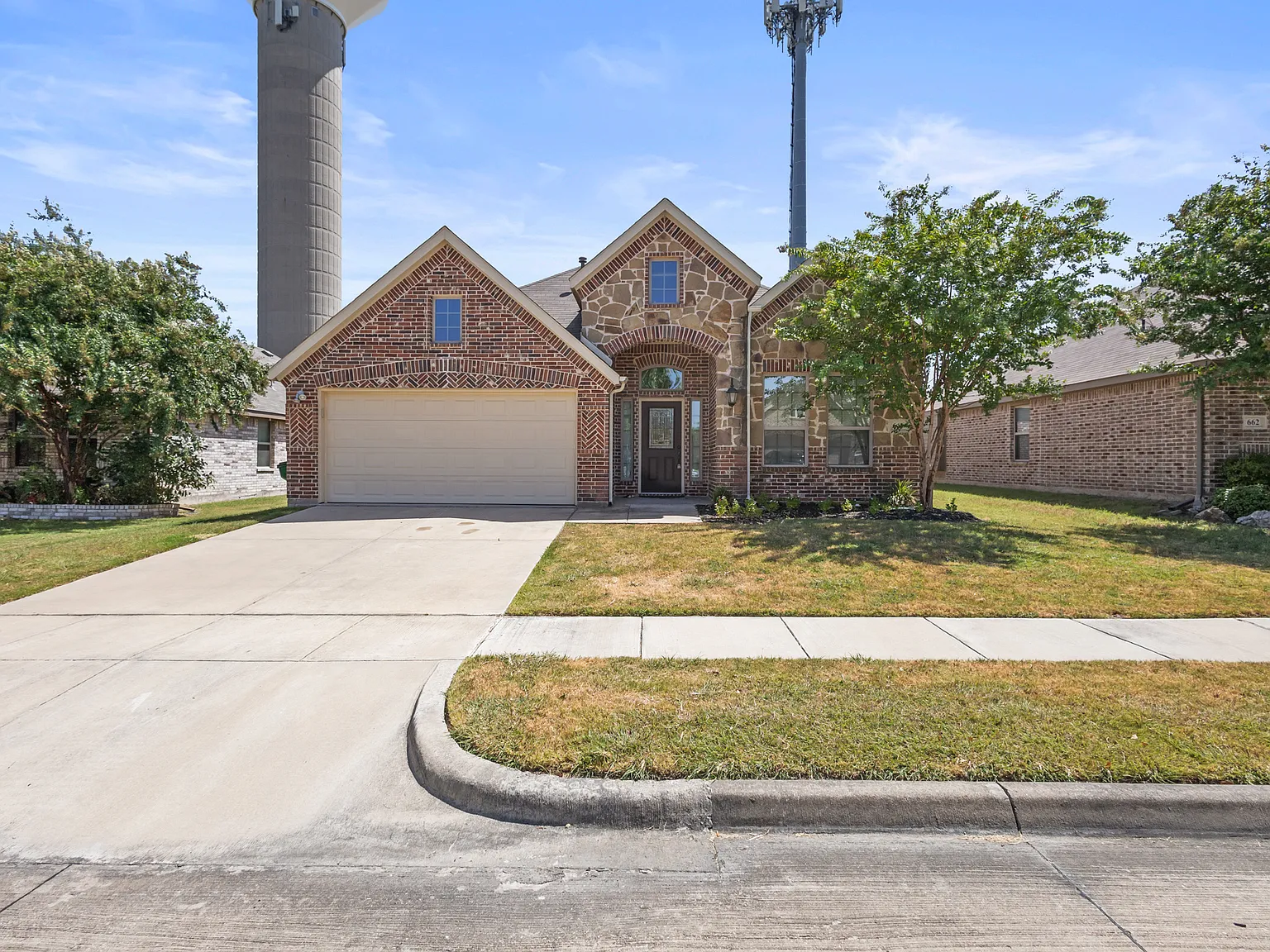 4 bed, 2073 sqft, $2,600 — Photo 3