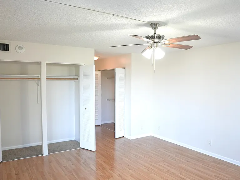 2112 S Cypress Bend Dr #404 — Photo 14