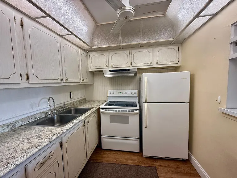 364 Camden N #364-P — Photo 3