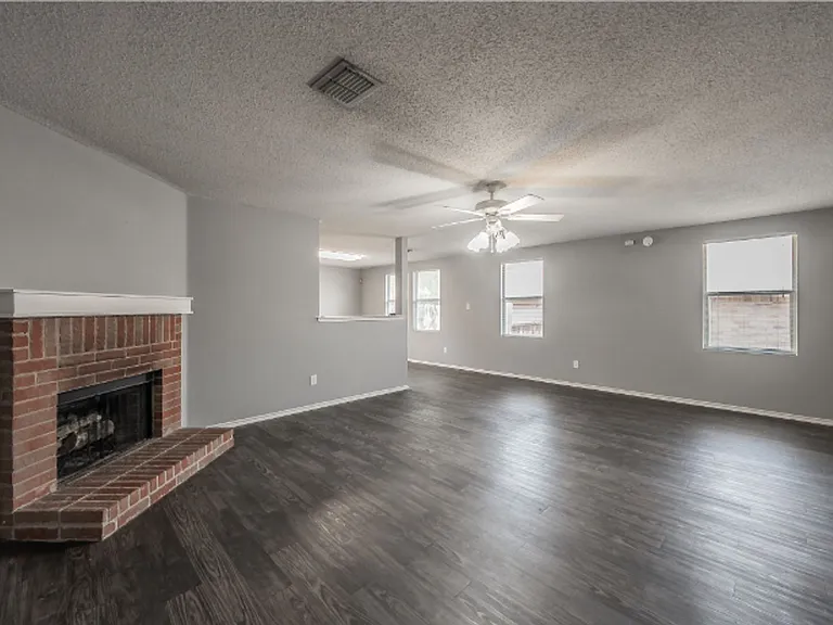 3327 Clydesdale Dr — Photo 4