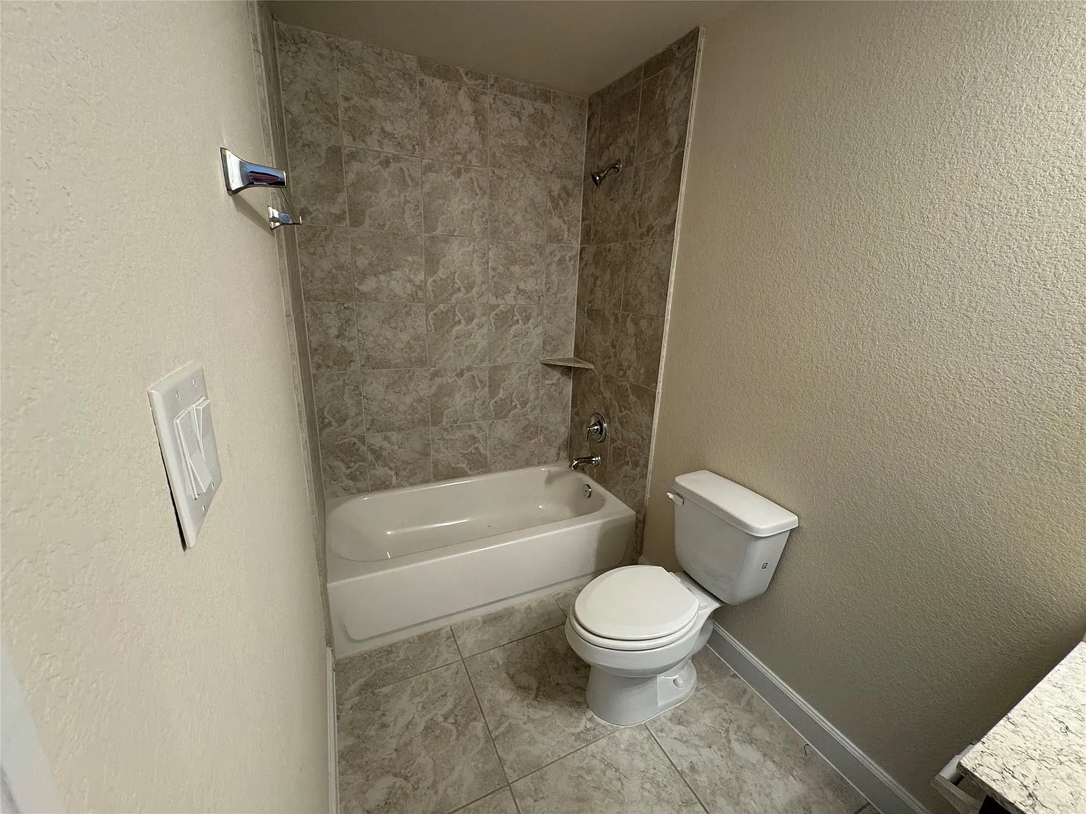3 bed, 3.0 bath, 1878 sqft, $2,450 — Photo 4