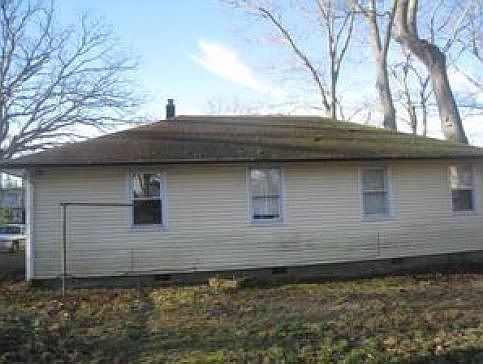 2nd image of 160 E Wyoming Ave