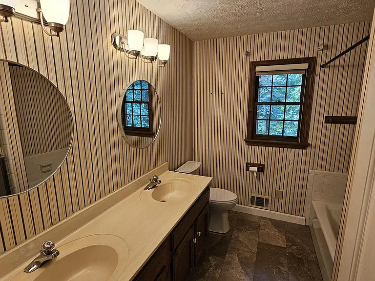 2858 Livsey Dr — Photo 21