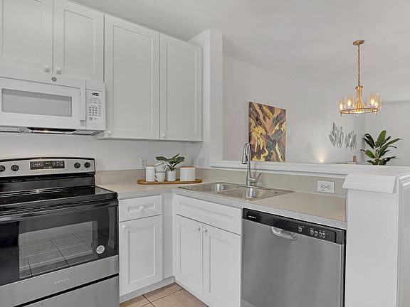 2nd image of 1354 Hampton Park Ln