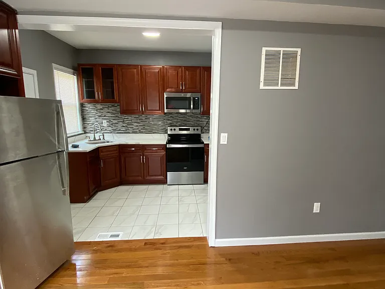 500 N Loudon Ave — Photo 5