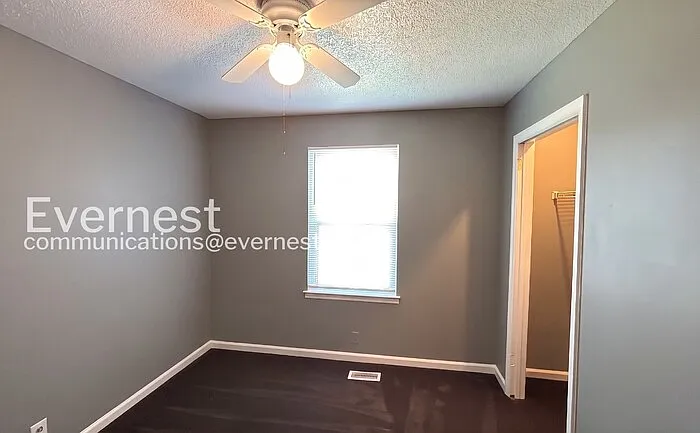 137 Jason Ct — Photo 16