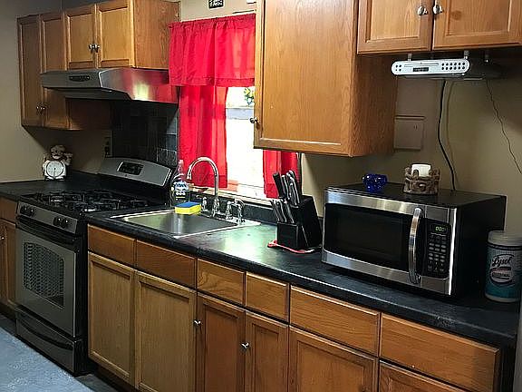 4th image of 3512 Stony St
