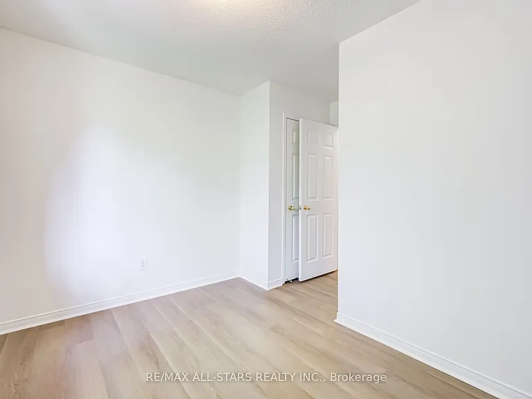 51 Playfair Rd — Photo 23