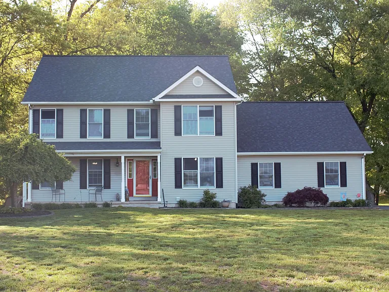 98 Thorndale Cir — Photo 2