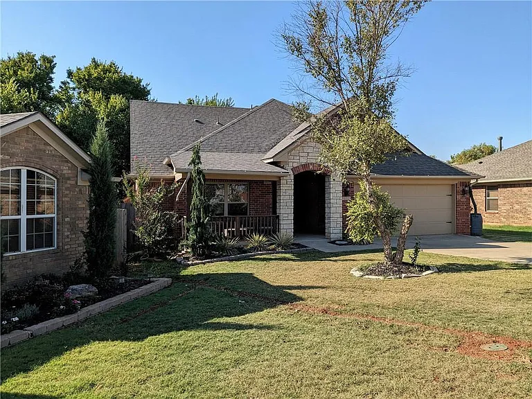 2508 Black Oaks Cir — Photo 2