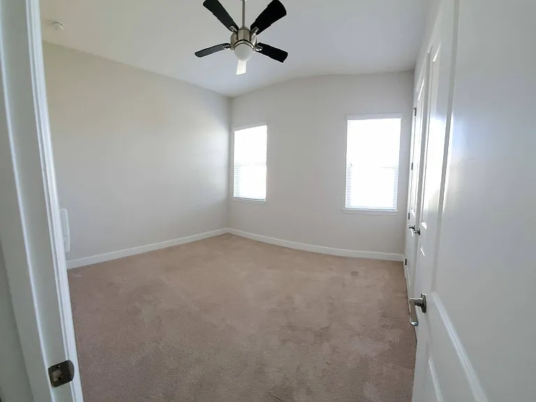 9025 Laureate Blvd — Photo 10