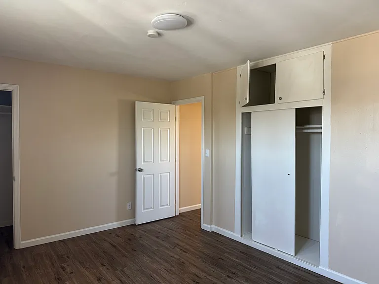 2658 N Humbert Ave — Photo 10