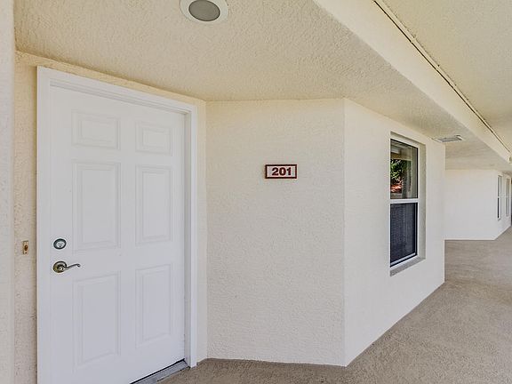 5th image of 561 Casa Bella Dr Unit 201