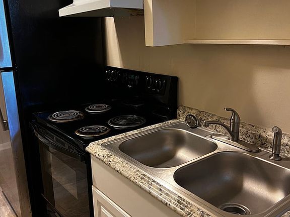 3rd image of 547 W 28th St APT 6
