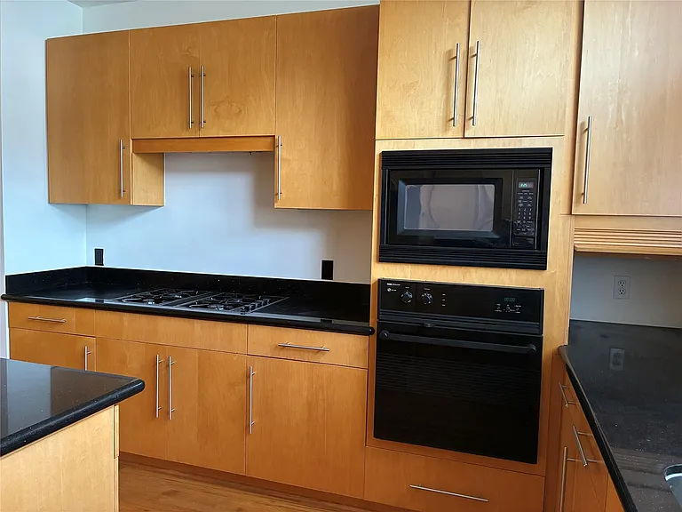 6320 Haskell St #A — Photo 14