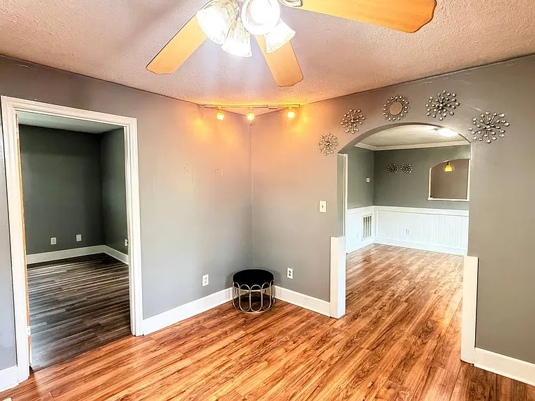2402 15th St SW — Photo 3