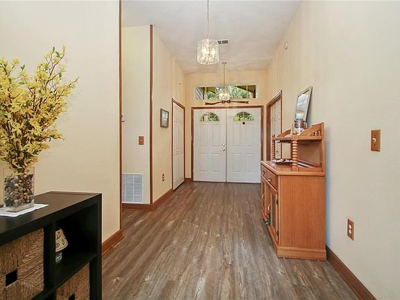 3rd image of 1141 Stowe Dr
