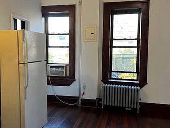 4th image of 350 E 67th St APT 25