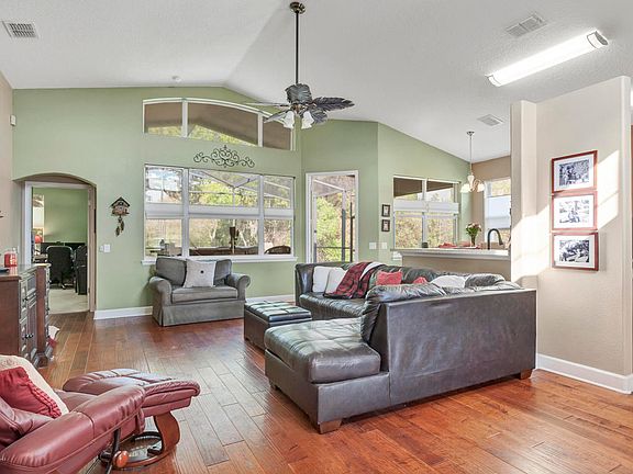 4th image of 13555 Marilyn Ct