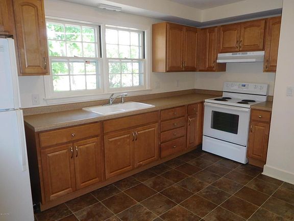 2nd image of 849 Kingsley Ave