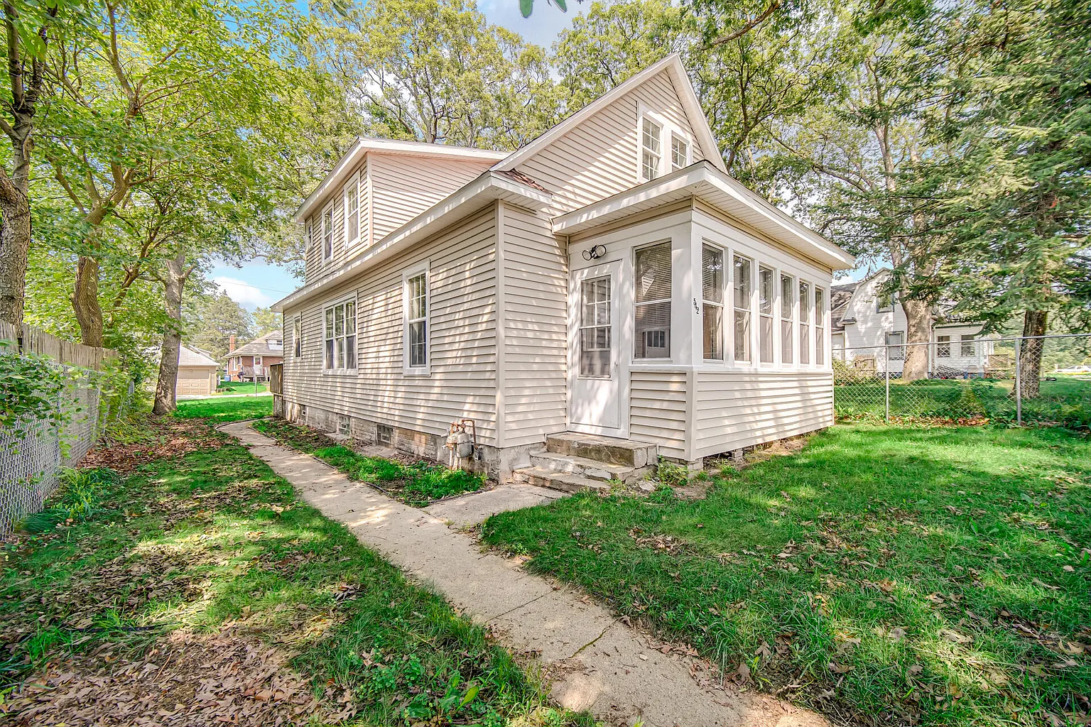 542 Holliday St photo 1