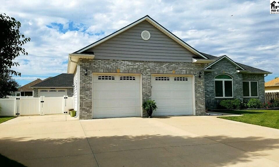 1st image of 1102 Barberry Dr