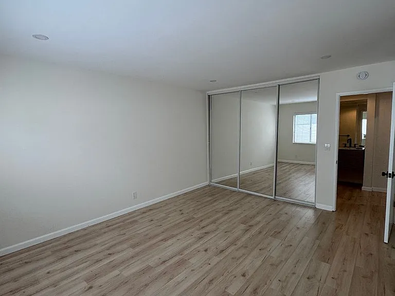 5651 Sumner Way #309 — Photo 5