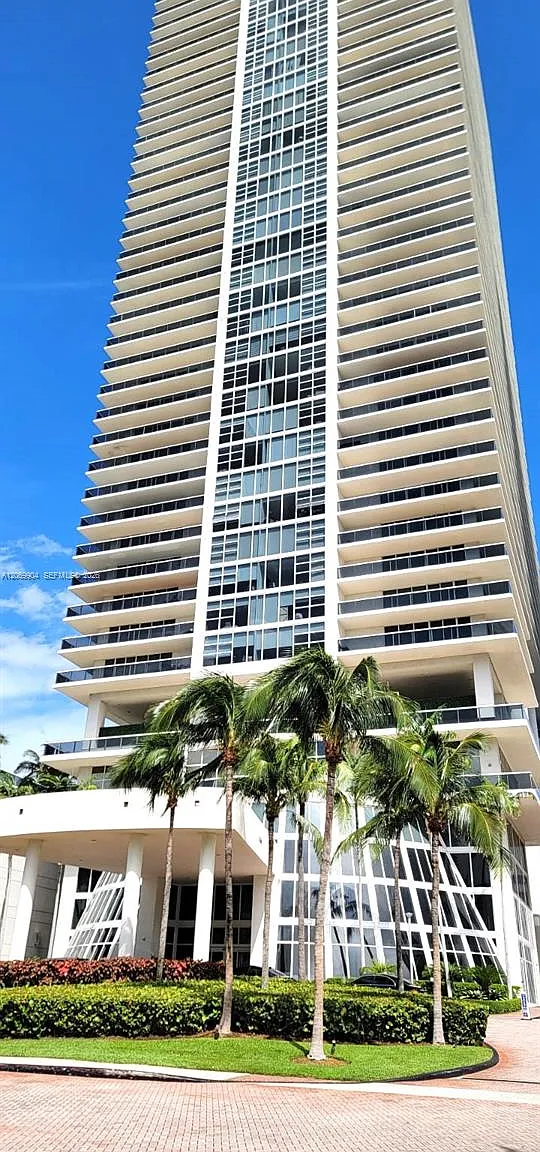 Beach Club Two Condo — Photo 4